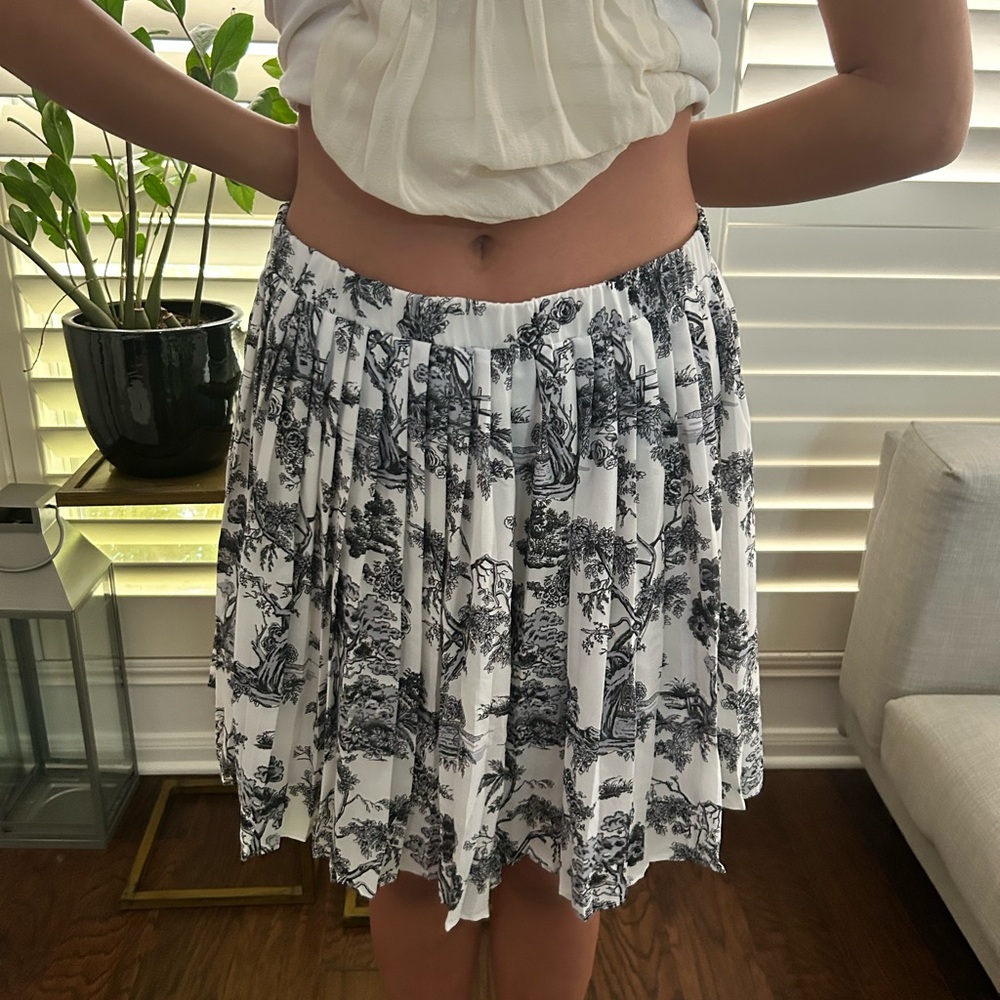 Banana Republic Black and White Bubble Mini Skirt